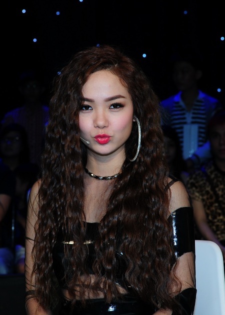 Minh Hằng xuất hiện với mái tóc mới 