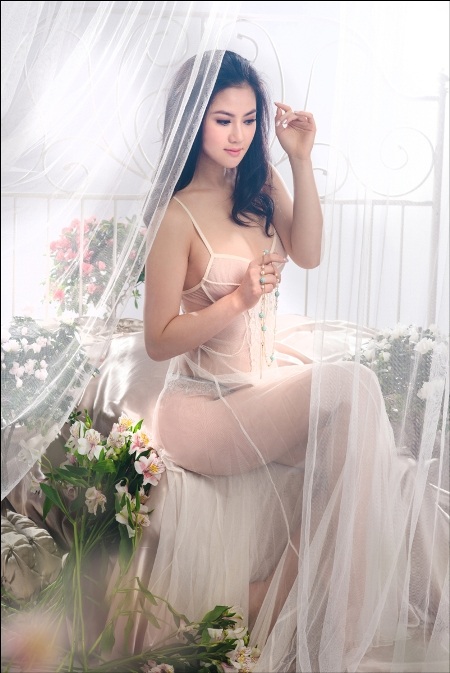 Hoa hậu Tristine Trâm Bùi “hững hờ vòng một” - 3 Tristine Trâm Bùi gợi cảm trong trang phục nội y