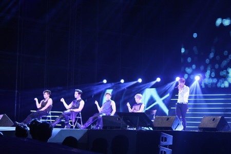 Các hotboy khiến fan không ngừng la hét bằng màn vũ đạo tuyệt vời