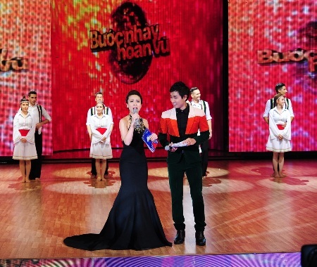 Tiết mục mở màn hấp dẫn với điệu múa dân gian Hung-ga-ri