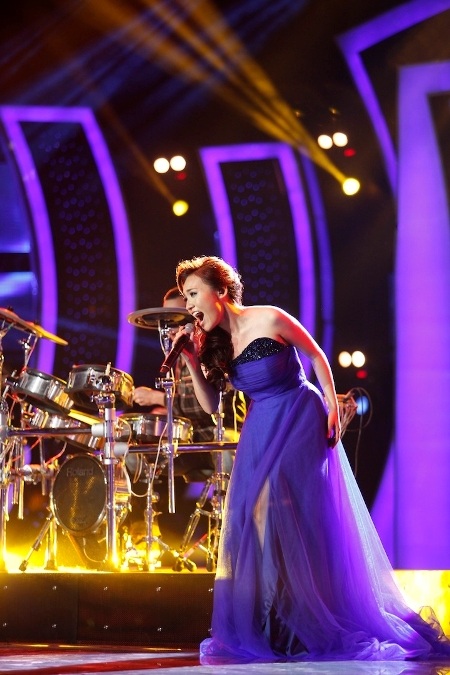 Nhật Thủy cháy hết mình cùng ca khúc 