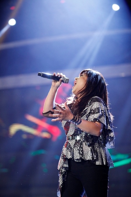 Minh Thùy khuấy động sân khấu với