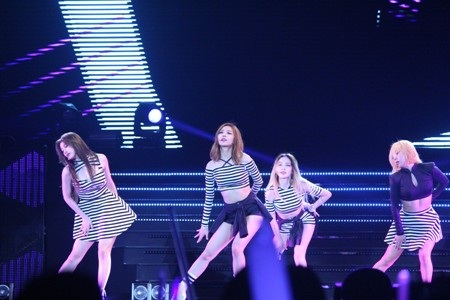 Phần trình diễn của MissA được fan cổ vũ nhiệt tình