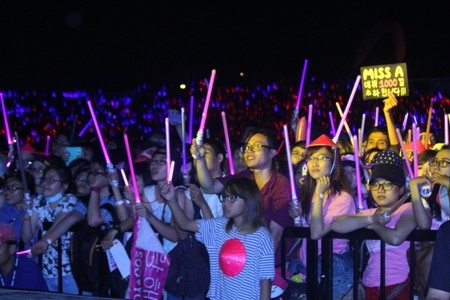 Phần trình diễn của MissA được fan cổ vũ nhiệt tình