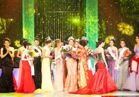 Trước đó, các thí sinh cũng đã được trao nhiều giải phụ