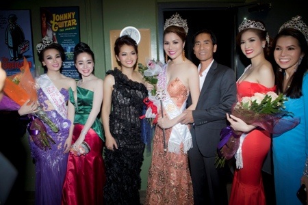 Hình ảnh phía sau hậu trường