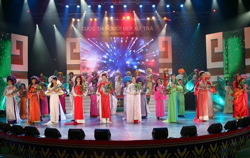 Nạn “treo đầu dê, bán thịt chó” vẫn ngang nhiên tồn tại - 1 Việc có quá nhiều cuộc thi người đẹp dẫn đến loạn danh hiệu