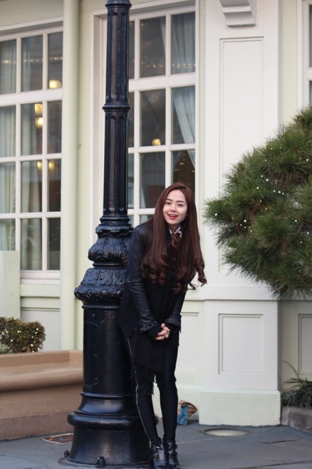 Nhưng có những lúc Minh Hằng cũng thể hiện vẻ dịu dàng đằm thắm