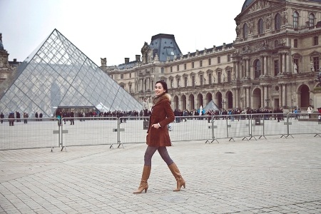 Mai Phương Thúy nổi bật giữa trời Tây - 4 Trí Hòa