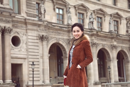 Mai Phương Thúy nổi bật giữa trời Tây - 6 Trí Hòa