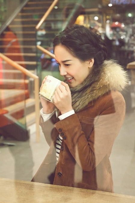 Mai Phương Thúy nổi bật giữa trời Tây - 12 Trí Hòa