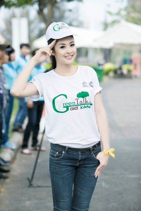 Hoa hậu Ngọc Hân học ký hiệu ngôn ngữ của người câm điếc - 7 Người đẹp rất háo hức với hoạt động ý nghĩa này