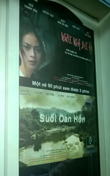 Những kỷ vật quý giá còn “sót” lại trong nhà của NSƯT Chánh Tín - 14 Những tấm poster phim mà NSƯT Chánh Tín tham gia cũng được dán kín hai bên cửa