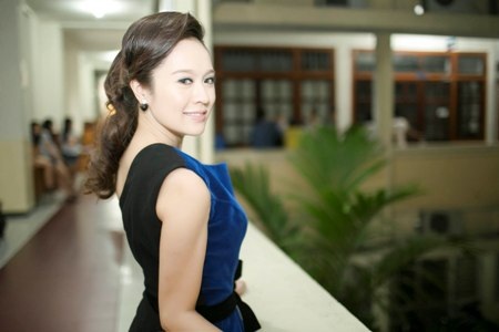 Thanh Thúy rạng rỡ trở về trường cũ làm giám khảo - 1 Thanh Thúy xuất hiện rạng rỡ tại trường Đại học Kinh tế TPHCM