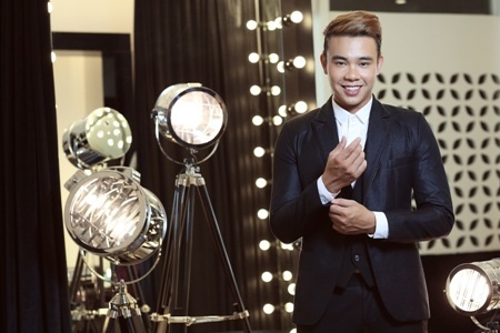 Đông Hùng mạnh mẽ và nam tính như phong cách âm nhạc của mình