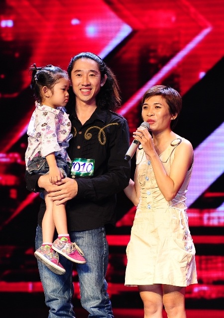 Gia đình hạnh phúc của thí sinh Lâm Ngọc Đức trên sân khấu