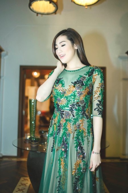 Á hậu Tú Anh dịu dàng và kiêu sa với chiếc váy đính đá nổi bật