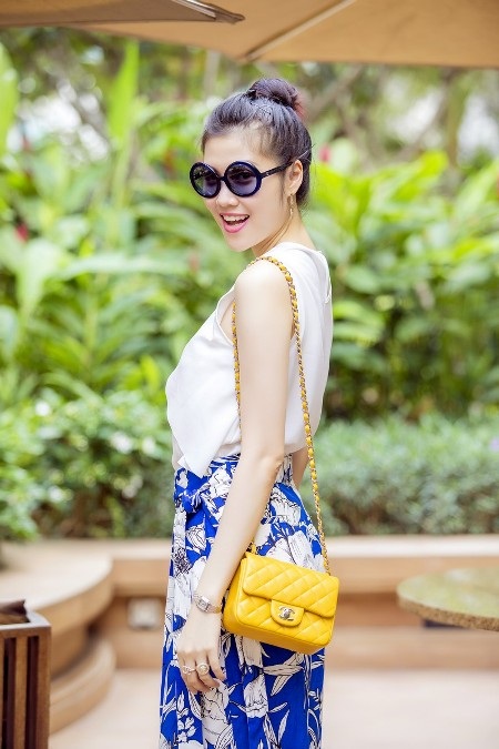 Siêu mẫu Thu Hằng lái xe tiền tỷ “hẹn hò” Đỗ Mạnh Cường - 12 Sau hơn 10 năm đăng quang
