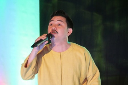 NSND Hồng Vân và Anh Vũ quậy tưng bừng trên sân khấu