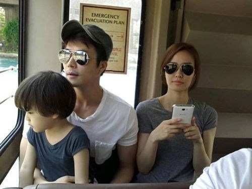 Kwon Sang Woo tái xuất màn ảnh rộng sau 3 năm - 2 Gia đình hạnh phúc của Kwon Sang Woo trong lần đi chơi mới đây