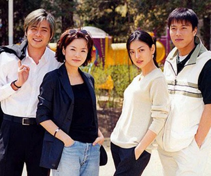 “Mỹ nhân phản diện” xứ Hàn tích cực đọc sách cho người mù - 2 Kim So Yeon (thứ hai từ phải sang) nổi tiếng với vai phản diện trong phim