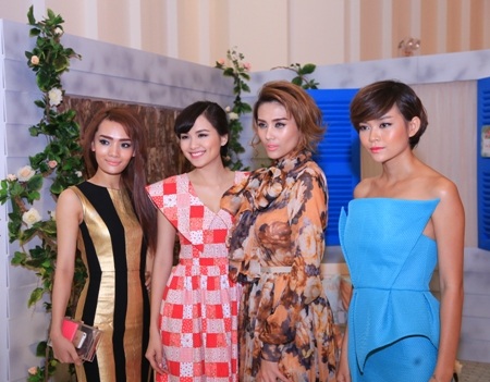 Các ngườ đẹp cùng đọ dáng với nhau tại sự kiện của Edena