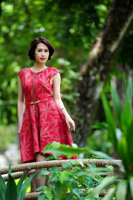 Hoa hậu Phan Thu Quyên lạ lẫm với phong cách “tắc kè hoa” - 8 Trí Hòa