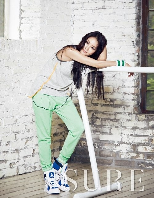 Ngắm eo thon của “Nữ hoàng Kpop” - 5 Trí Hòa