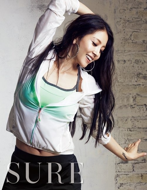 Ngắm eo thon của “Nữ hoàng Kpop” - 6 Trí Hòa