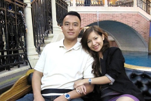 Cựu thành viên nhóm Mắt Ngọc khoe ảnh bụng bầu - 6 Sau nhiều năm giữ kín ông xã, cô đã quyết định khoe với mọi người thời gian gần đây