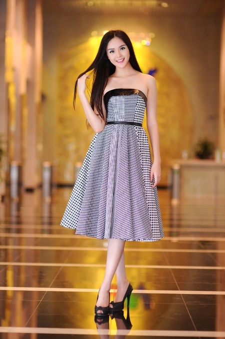 Á hậu Việt Nam 2012 khoe eo thon quyến rũ sau khi giảm cân - 2 Trí Hòa