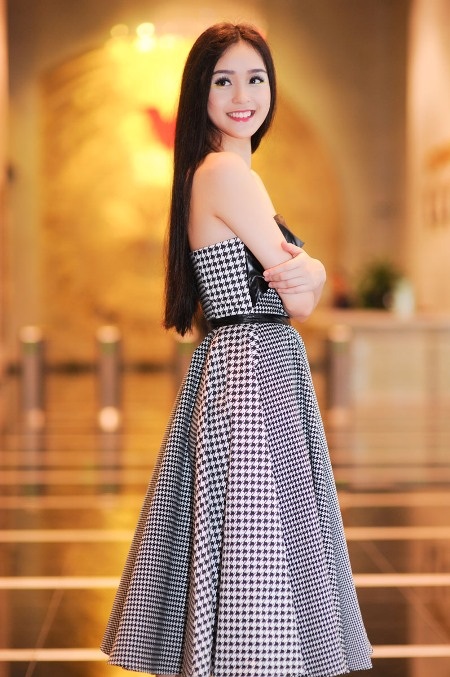 Á hậu Việt Nam 2012 khoe eo thon quyến rũ sau khi giảm cân - 7 Trí Hòa
