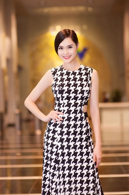 Á hậu Việt Nam 2012 khoe eo thon quyến rũ sau khi giảm cân - 8 Trí Hòa