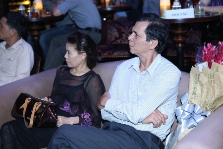 Bố mẹ Hồ Ngọc Hà xem con gái biểu diễn