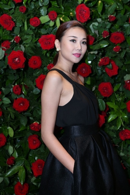 Siêu mẫu Thanh Hằng giản dị đến chúc mừng Hồ Ngọc Hà