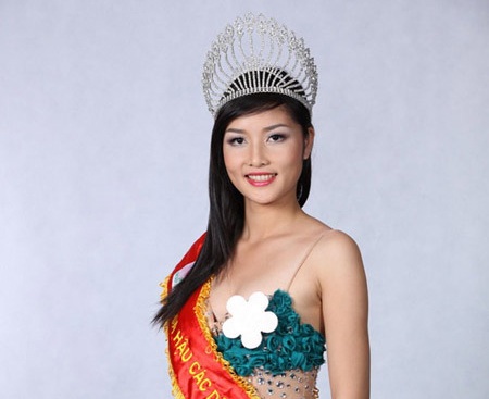 Hoa hậu Triệu Thị Hà lên tiếng về vụ “tin nhắn khủng bố” bà Kim Hồng - 1 Triệu Thị Hà cho biết hoàn toàn bất ngờ về vụ tin nhắn khủng bố