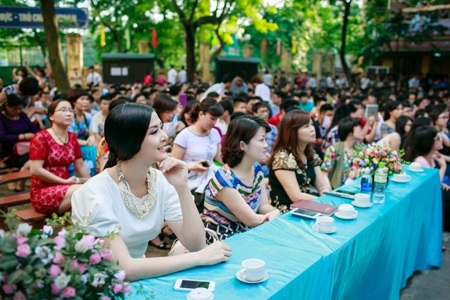 Hoa hậu Ngọc Hân về trường cũ dự “Lễ trưởng thành” - 3 Buổi lễ trưởng thành này được tổ chức hàng năm dành cho các học sinh lớp 12 của trường