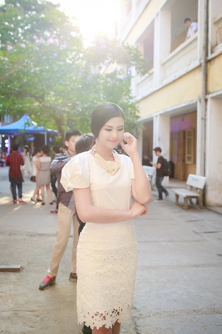 Hoa hậu Ngọc Hân về trường cũ dự “Lễ trưởng thành” - 6 Ngọc Hân cũng dành thời gian tham quan lại trường cũ