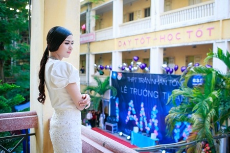Hoa hậu Ngọc Hân về trường cũ dự “Lễ trưởng thành” - 8 Ngọc Hân bồi hồi nhớ về kỷ niệm xưa