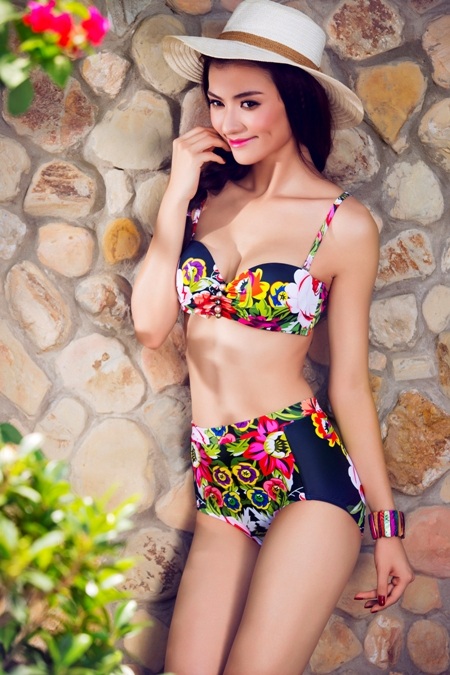 “Hút hồn” với đường cong nóng bỏng của Hồng Quế - 3 Trí Hòa
