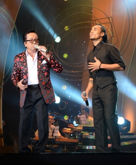 Rocker Phạm Anh Khoa bùng nổ trên sân khấu cùng Elvis Phương
