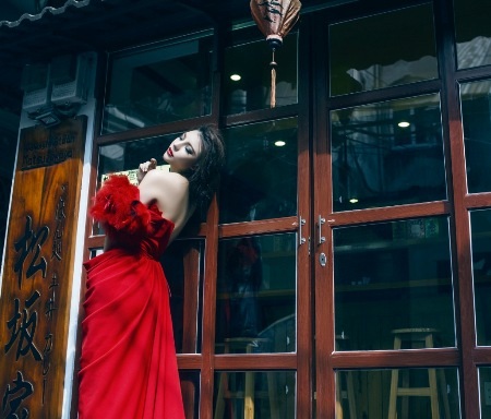 Người đẹp Việt Nam mặc áo màu cờ đỏ sao vàng tại Hoa hậu châu Á Thái Bình Dương - 6 Khả năng tự lập ở Mỹ giúp cô tự tin khi đi thi một mình
