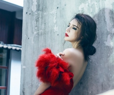 Người đẹp Việt Nam mặc áo màu cờ đỏ sao vàng tại Hoa hậu châu Á Thái Bình Dương - 7 Jenny cũng cho biết, năm nay cô sẽ tập trung phát triển công việc nghệ thuật của mình nhiều hơn