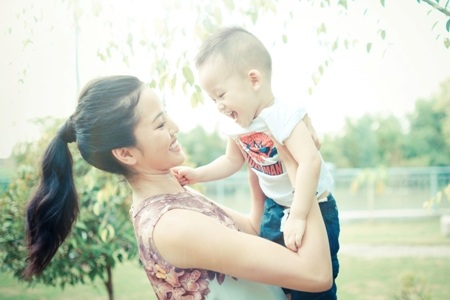 Người đẹp sinh năm 1990 đang hạnh phúc với mái ấm của mình