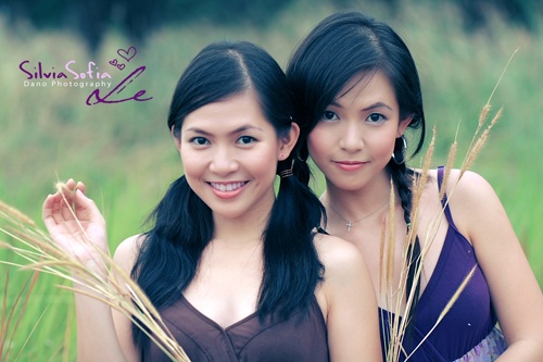 Bốn cặp chị em song sinh nổi tiếng của showbiz Việt - 4 Mỹ Trang - Mỹ Trâm gây ấn tượng tốt không chỉ ở ngoại hình xinh xắn mà còn ở tài năng và học vấn