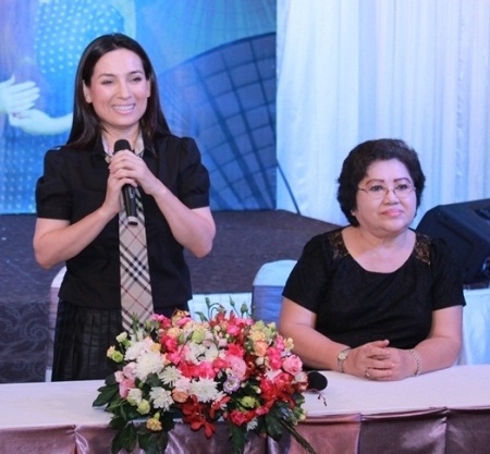 Mẹ nuôi của Phi Nhung cũng có mặt trong sự kiện này