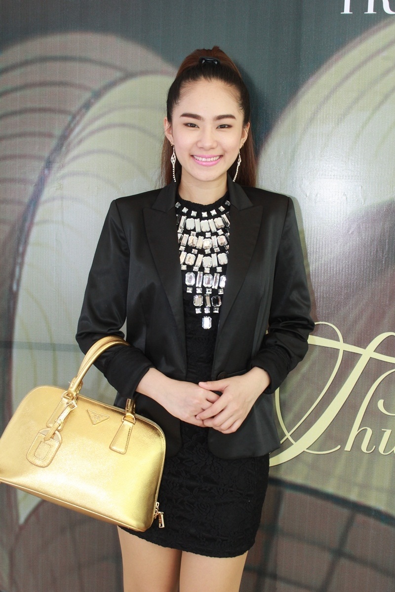 Đàn em Lương Bích Hữu hâm mộ tiếng hát chị Phi Nhung cũng đến chúc mừng 