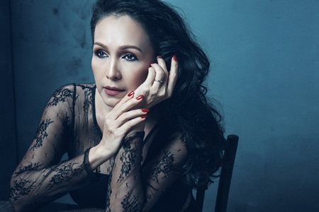 “Nữ hoàng ảnh lịch” Diễm My - Vẻ đẹp thách thức thời gian - 4 Nét đẹp tự nhiên và ngày càng thách thức thời gian của chị khiến nhiều phụ nữ phải ngưỡng mộ