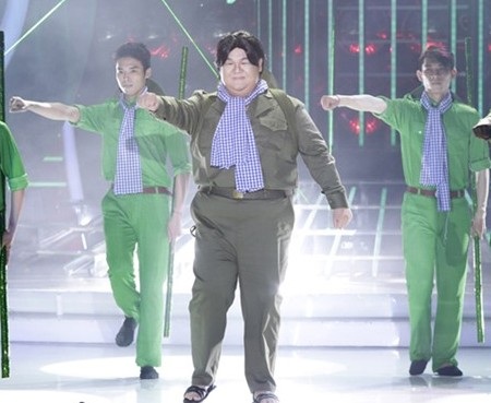 Hoài Lâm giành “cú đúp” 800 triệu ở chung kết Gương mặt thân quen - 1 Vương Khang giả Đan Trường và hát