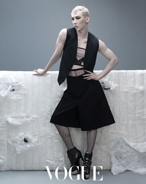 Không ít lời chỉ trích gay gắt hình ảnh này của Jo Kwon